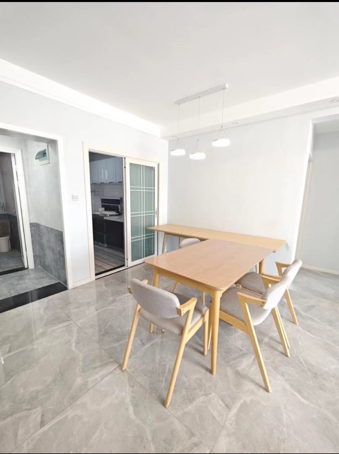 出售高新四路 盛景华都三室 南北通透 可按揭 精装修二手房