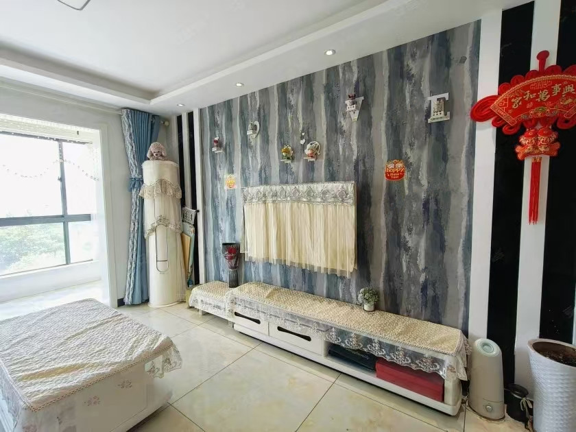 出售高新十路 凌云现代城两室 精装修 中低楼层 二手房