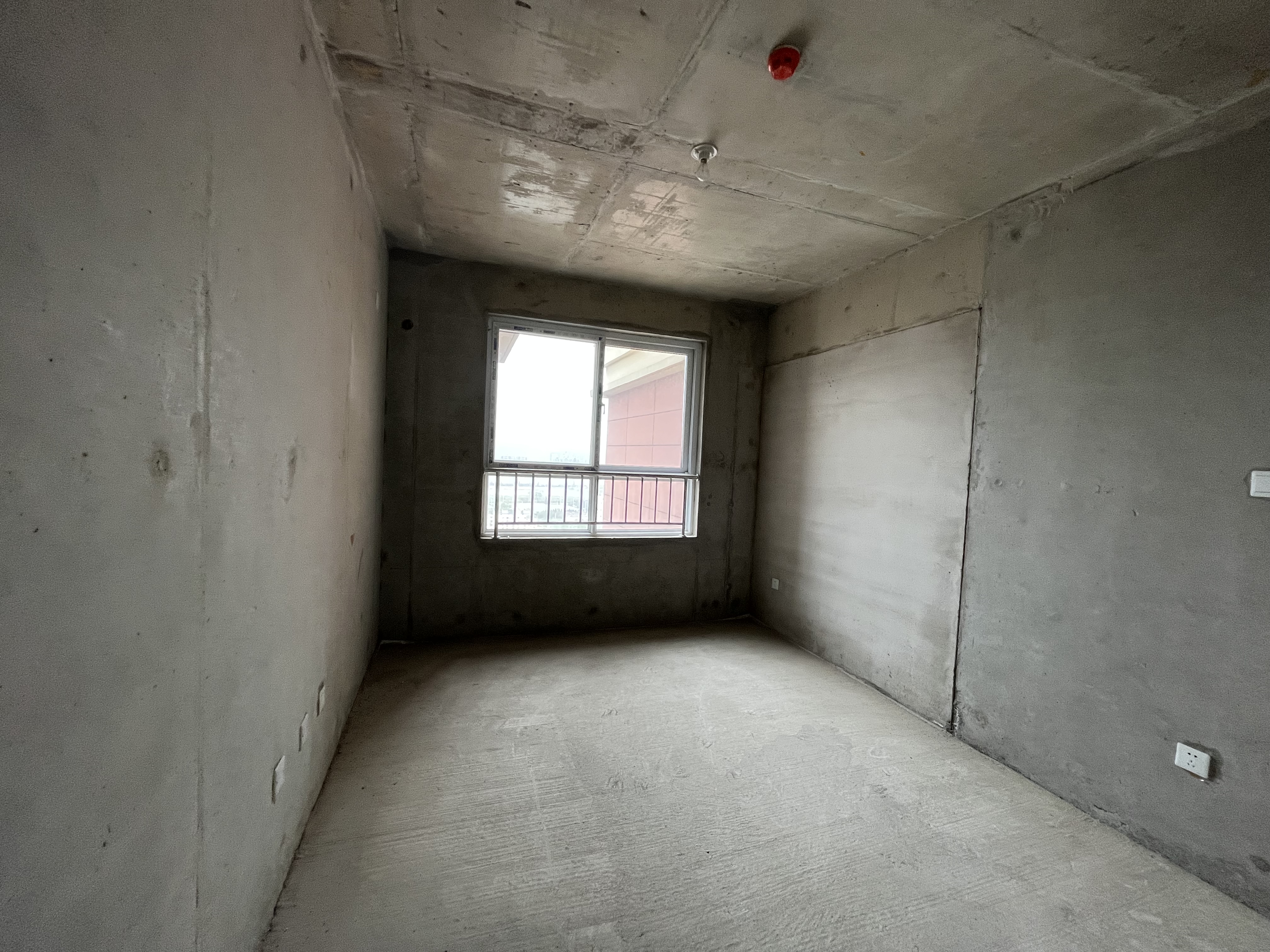 出售金台区汉强海德公园129平米，大三室，毛坯二手房