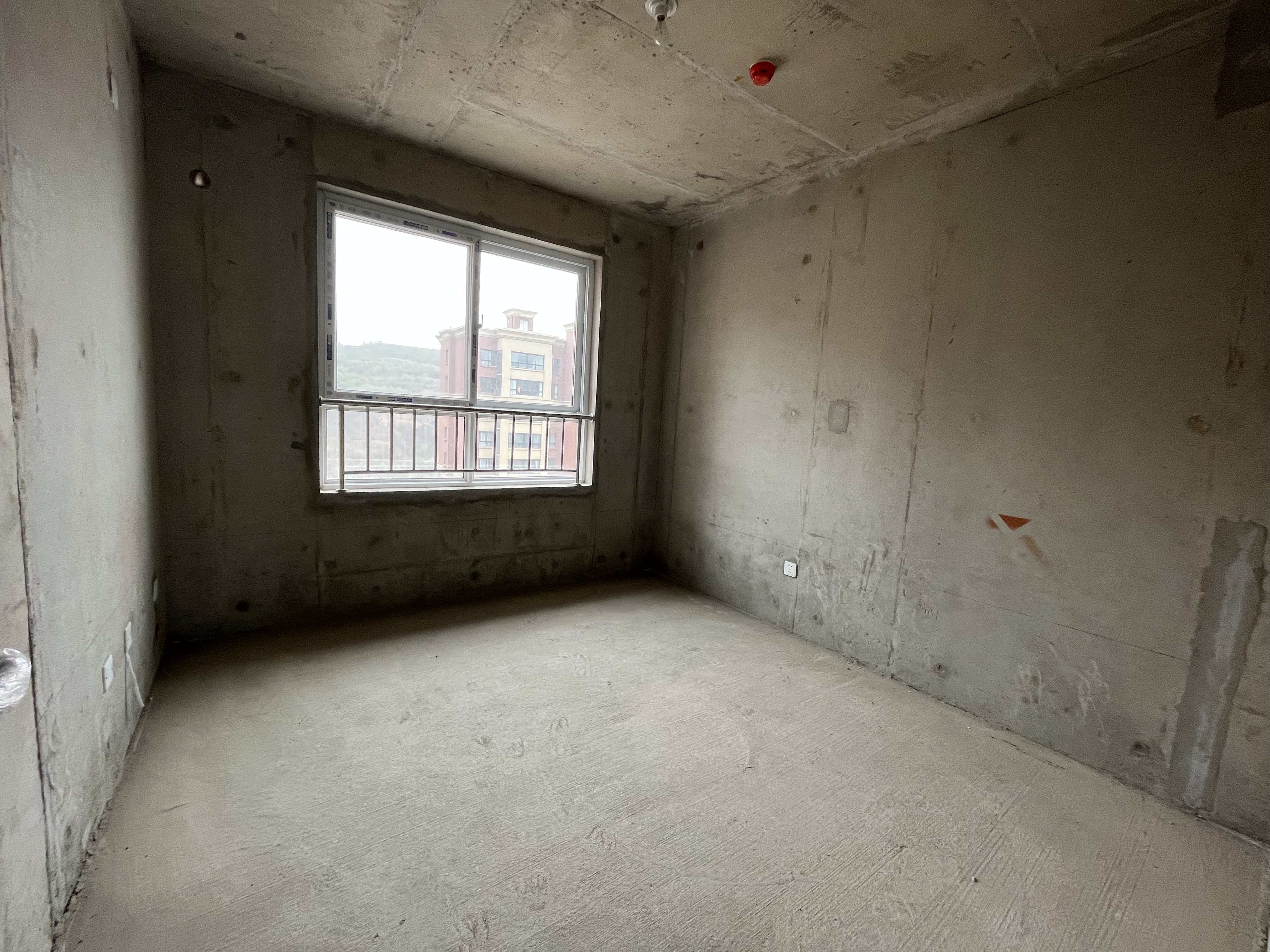 出售金台区汉强海德公园129平米，大三室，毛坯，二手房