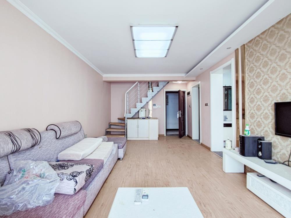 出售 高新一号 135平 简装三室 小高层中间层