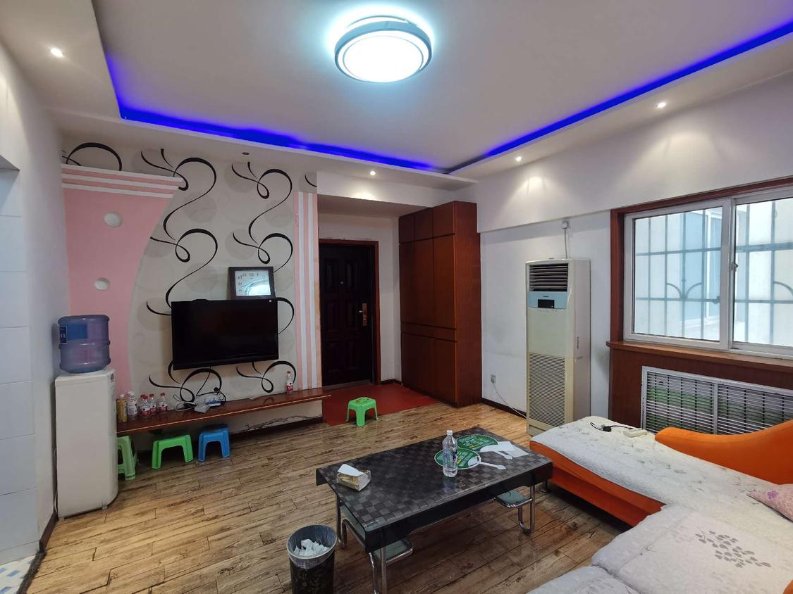 出售 财富广场 94平 精装两室 小高层低楼层