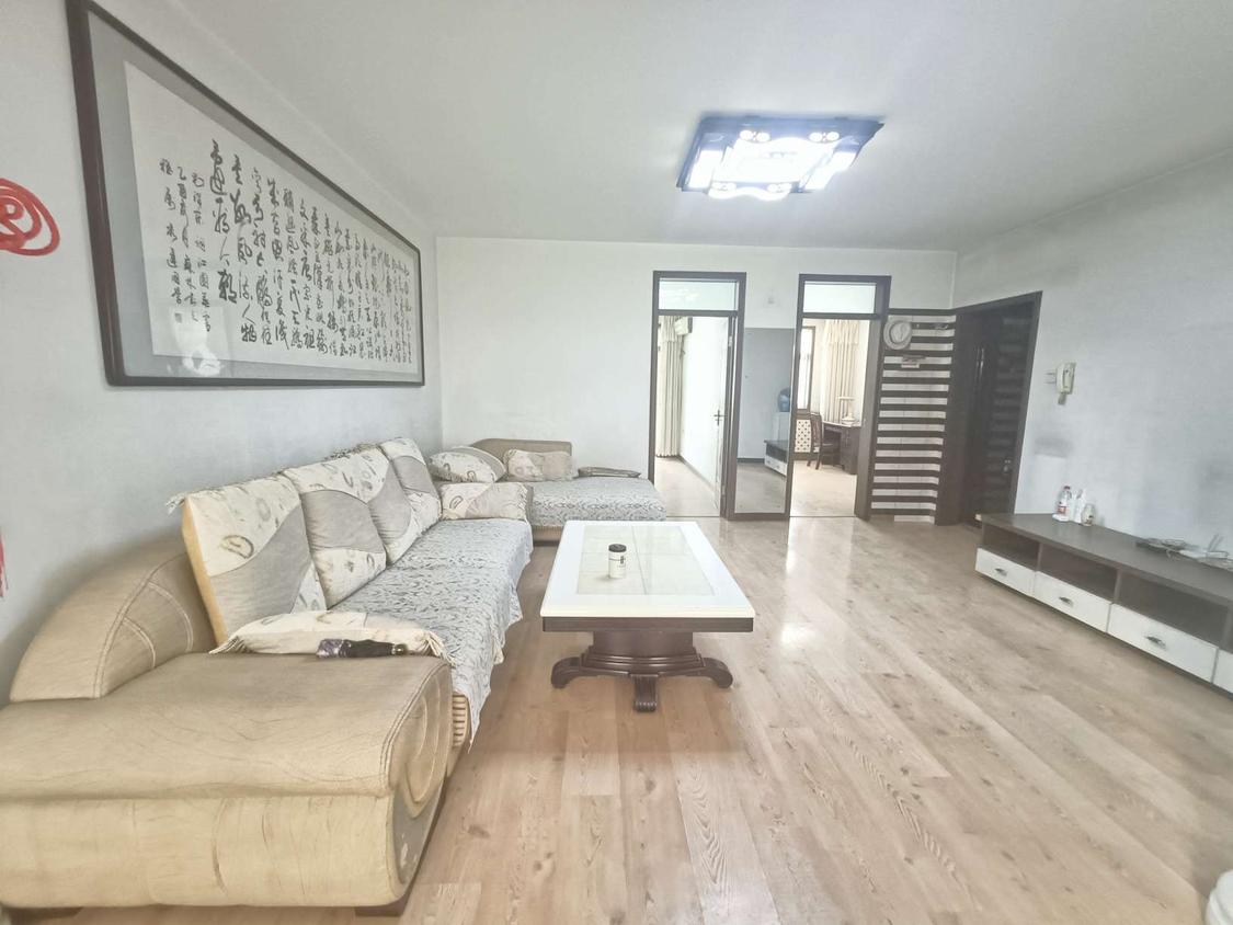 出售 雅典丽舍小区 90平 简装两室 多层低楼层