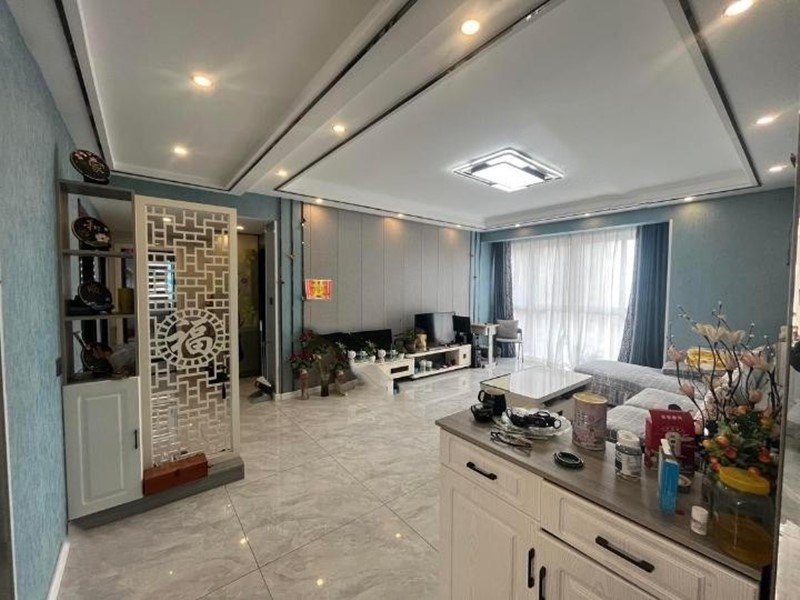 出售宝隆世家三室精装房好楼层，学区房生活便利