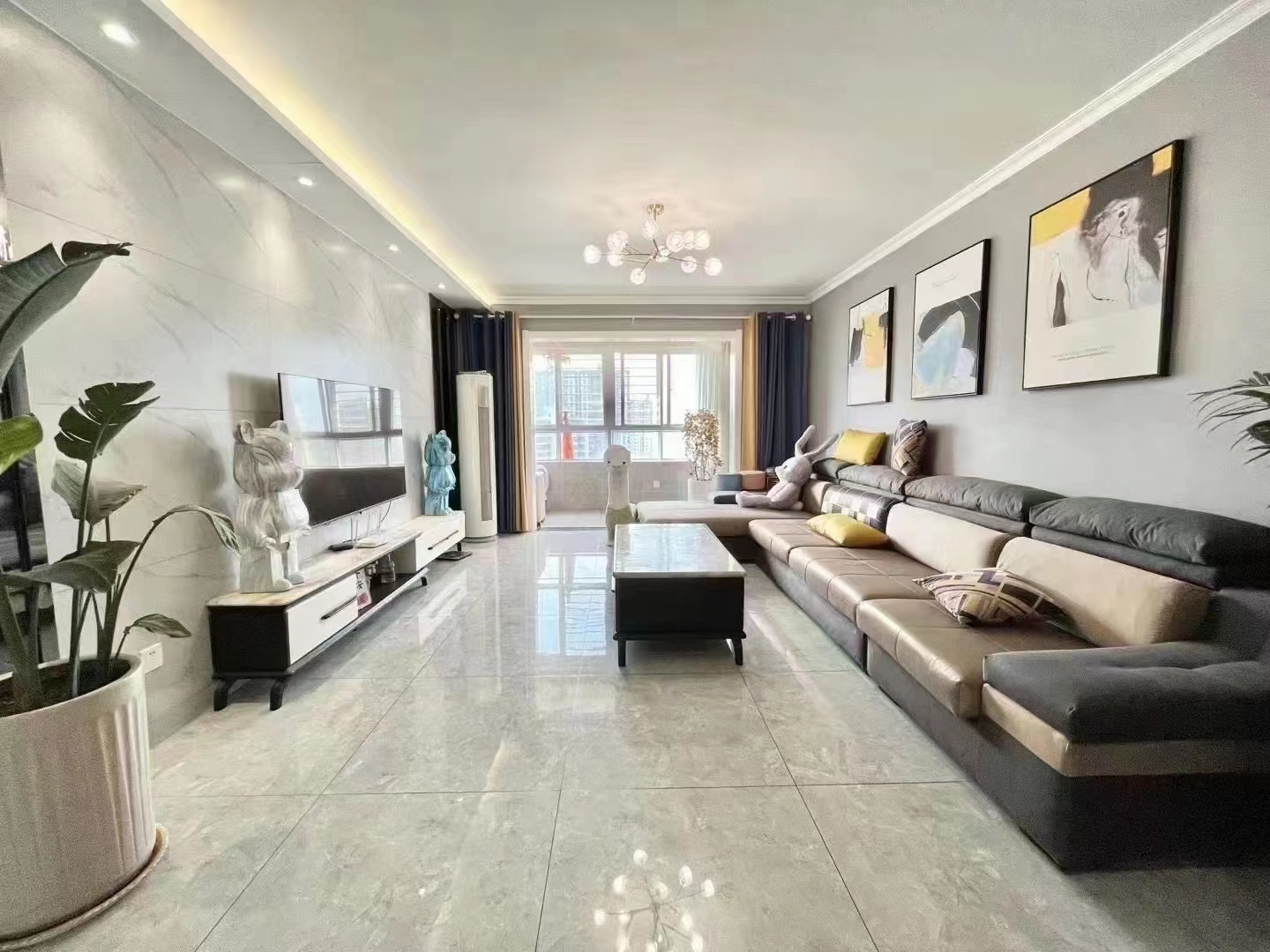 出售宝鸡市金台区世家新城130平，大三室，中介楼层，精装二手房