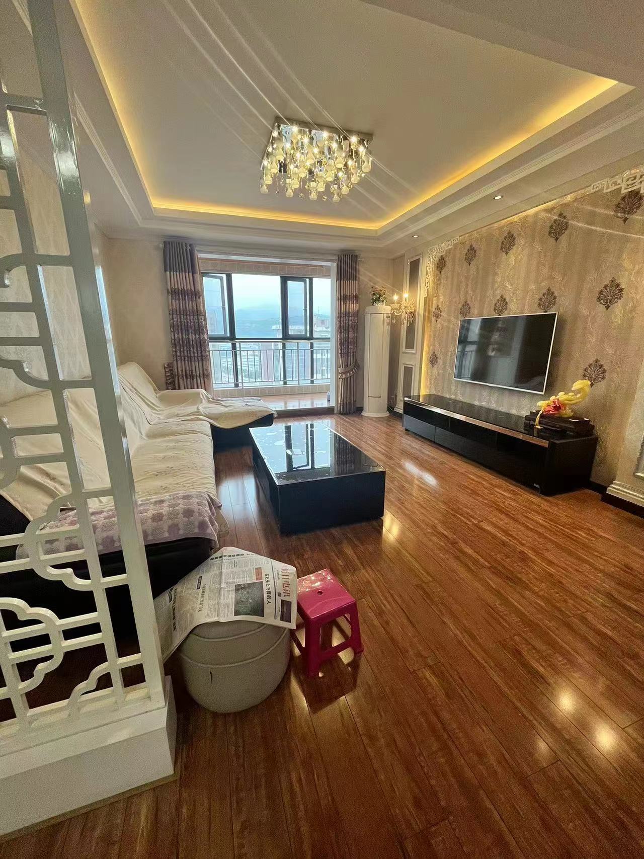 出售宝鸡市高新区水木清华1358平米，大三室，精装二手房