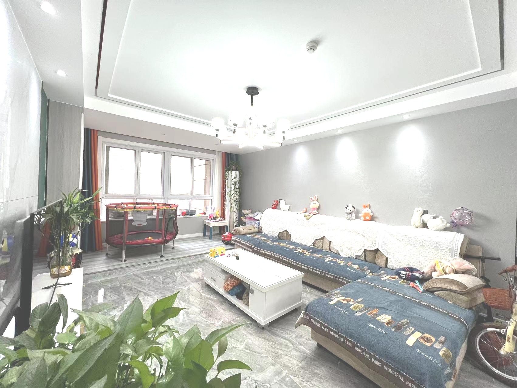 出售宝鸡市金台区世家新城大三室，精装二手房