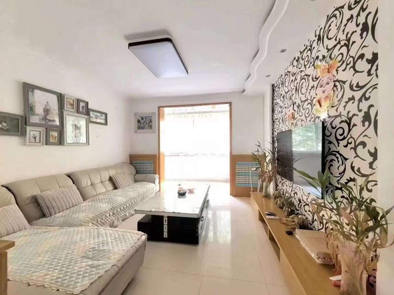 出售高新一小高新一中学区三室精装房子