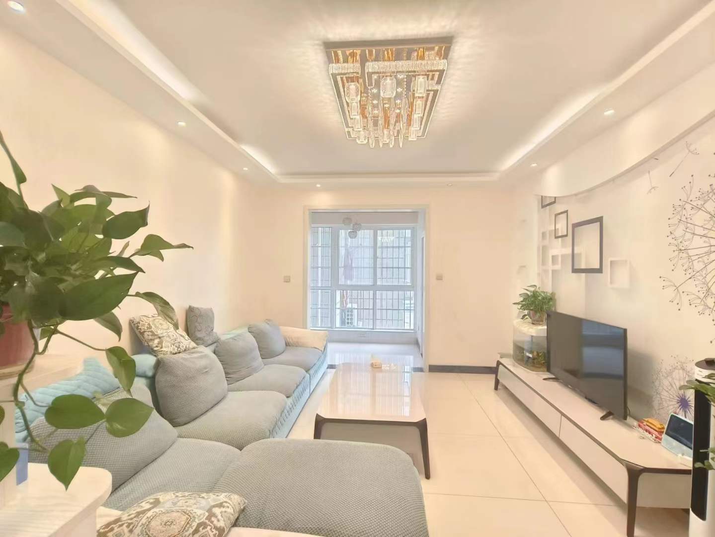 出售宝鸡市金台区圣世兰亭111平米，小三室，精装二手房