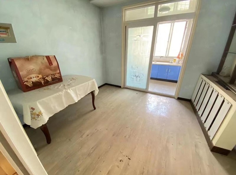 出售聚丰美伦小区精装138平三室房子