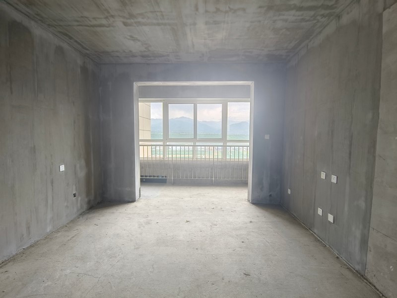 出售高新区宝一中南校区学区房，小三室好楼层