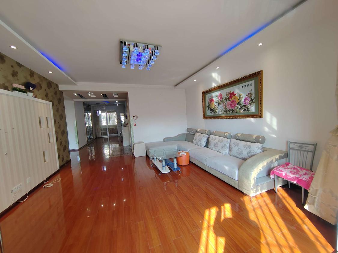 出售 金色花园 117平 精装两室 多层中间楼层