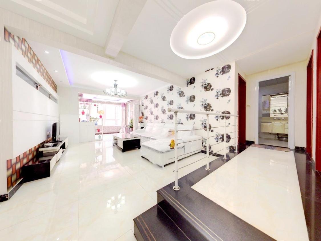 出售 轩苑臻品 120平 精装三室 小高层中间楼层