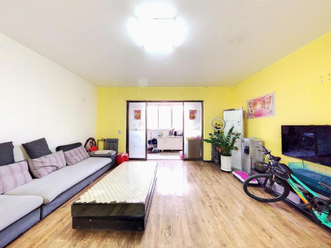 出售 大地苑 114.62平 简装两室 小高层中间楼层