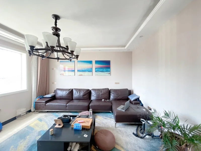 出售中粮国际小区122平三室学区房精装