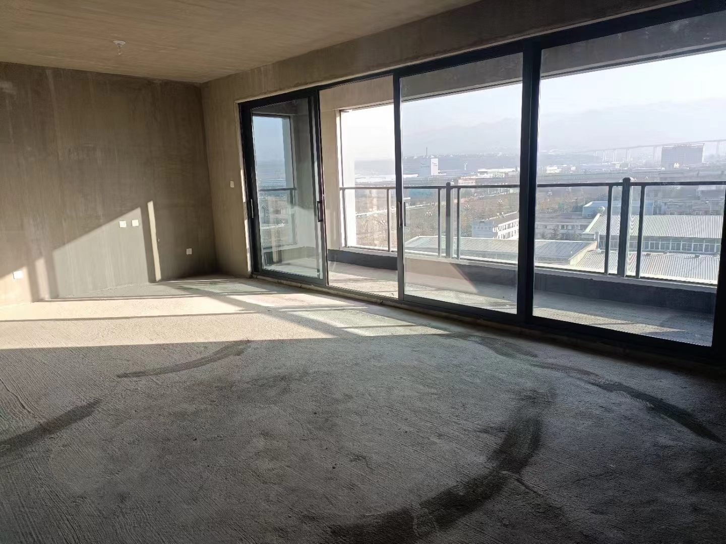 出售高新区小高层大平层170平大落地窗