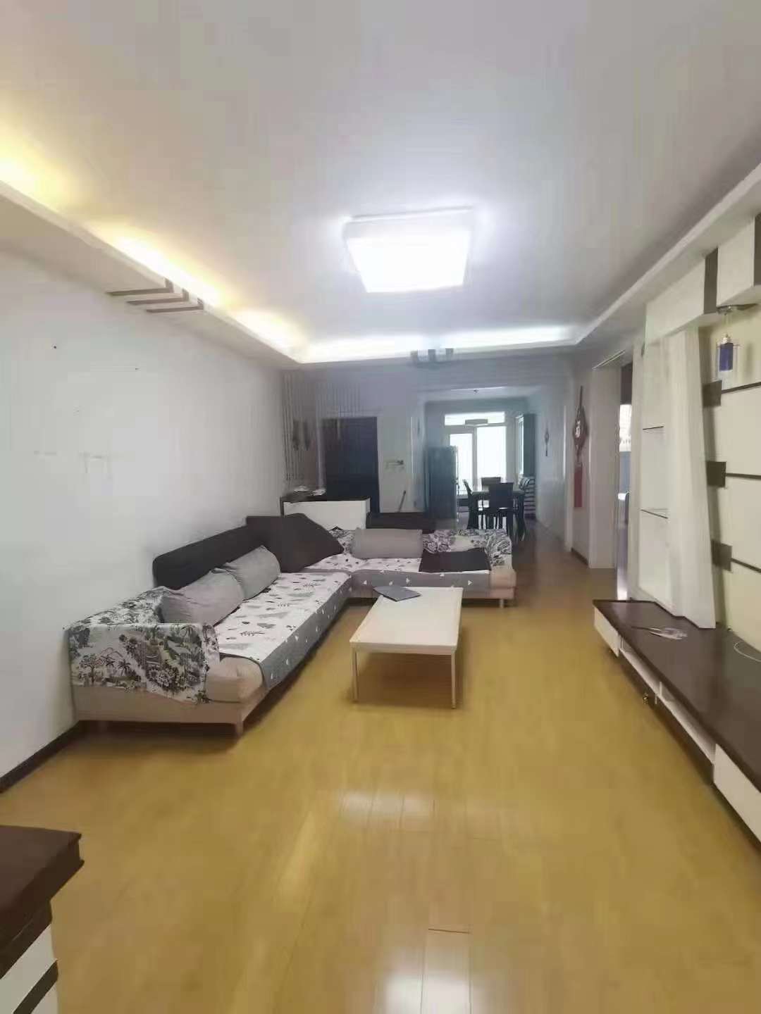 出售宝鸡市金台区绿洲新城105平米，大两室，精装二手房