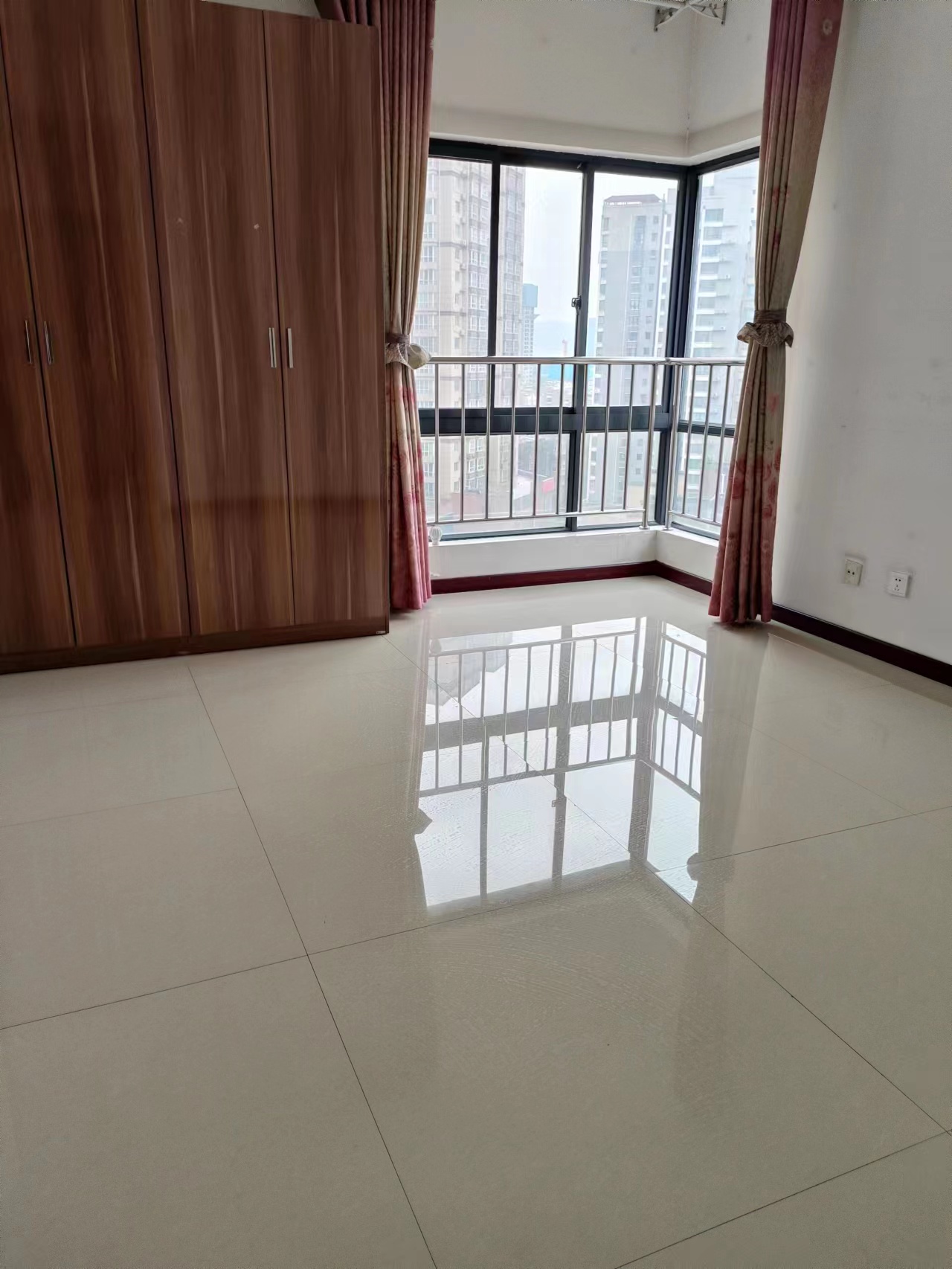 出售宝鸡市高新区麦恩印象121平米，大三室，精装修二手房