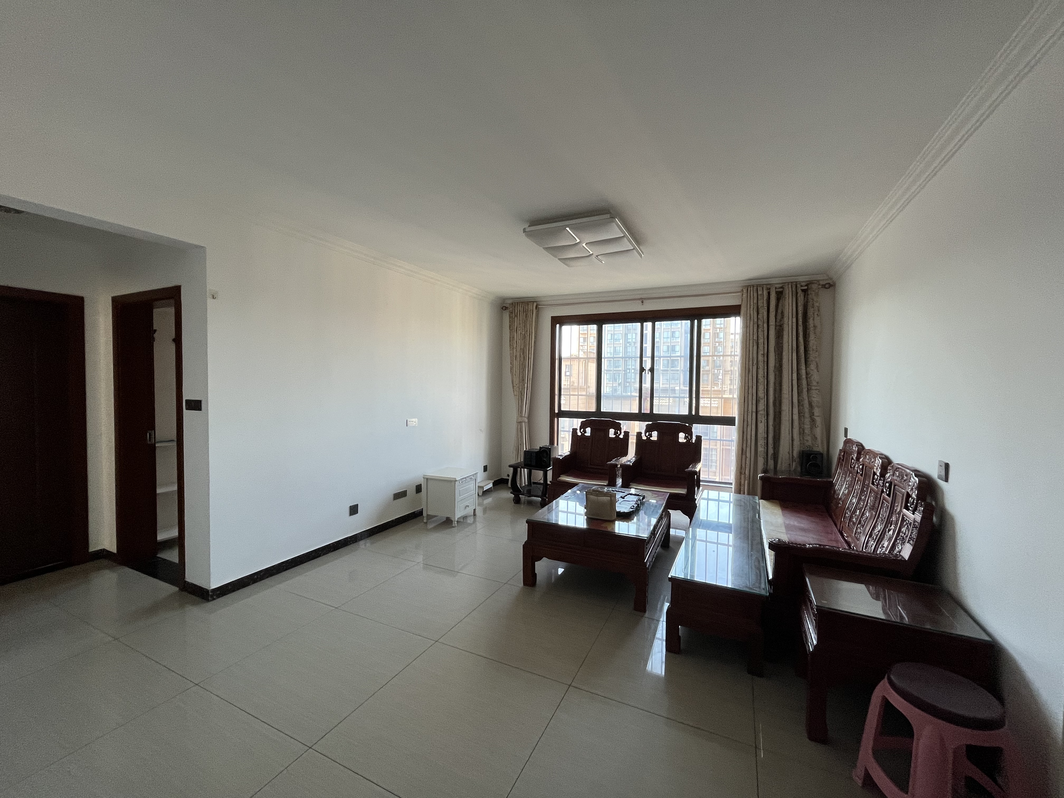 出售宝鸡市高新凌云现代城128平米，大三室，精装修二手房