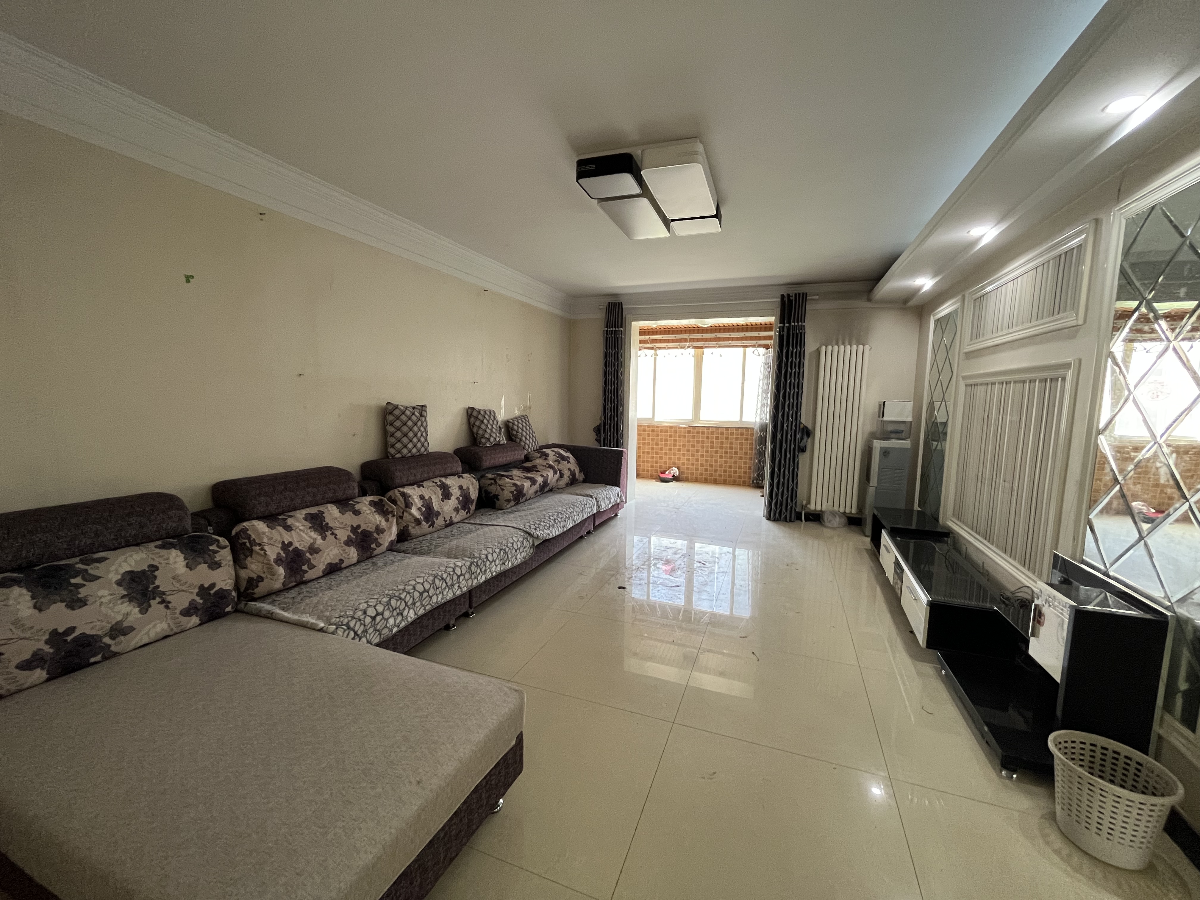 出售宝鸡市高新区宏运佳苑125平米，大三室，精装二手房