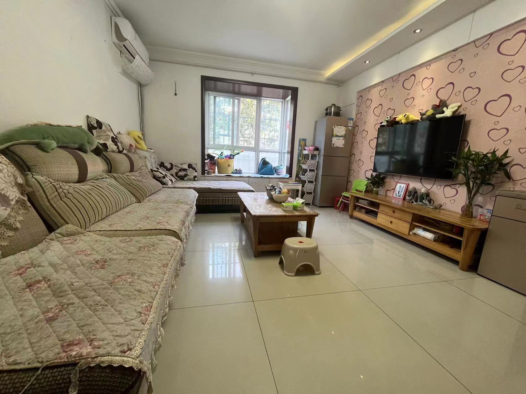 出售宝鸡市高新佳园105平米，大两室黄金楼层，精装二手房