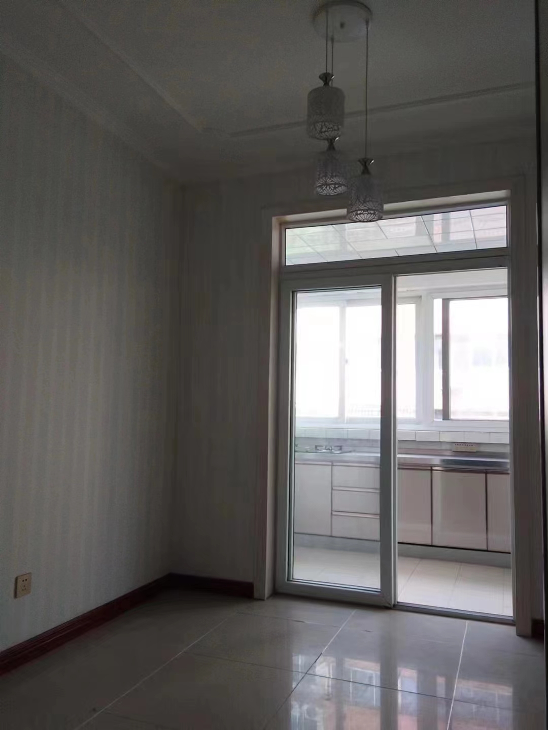 出售宝鸡市金台区东风路石油小区98平米，大两室，简装二手房