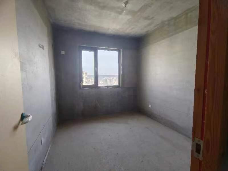 东高新九路 周边近学校 近商超 配套齐全 交通便利