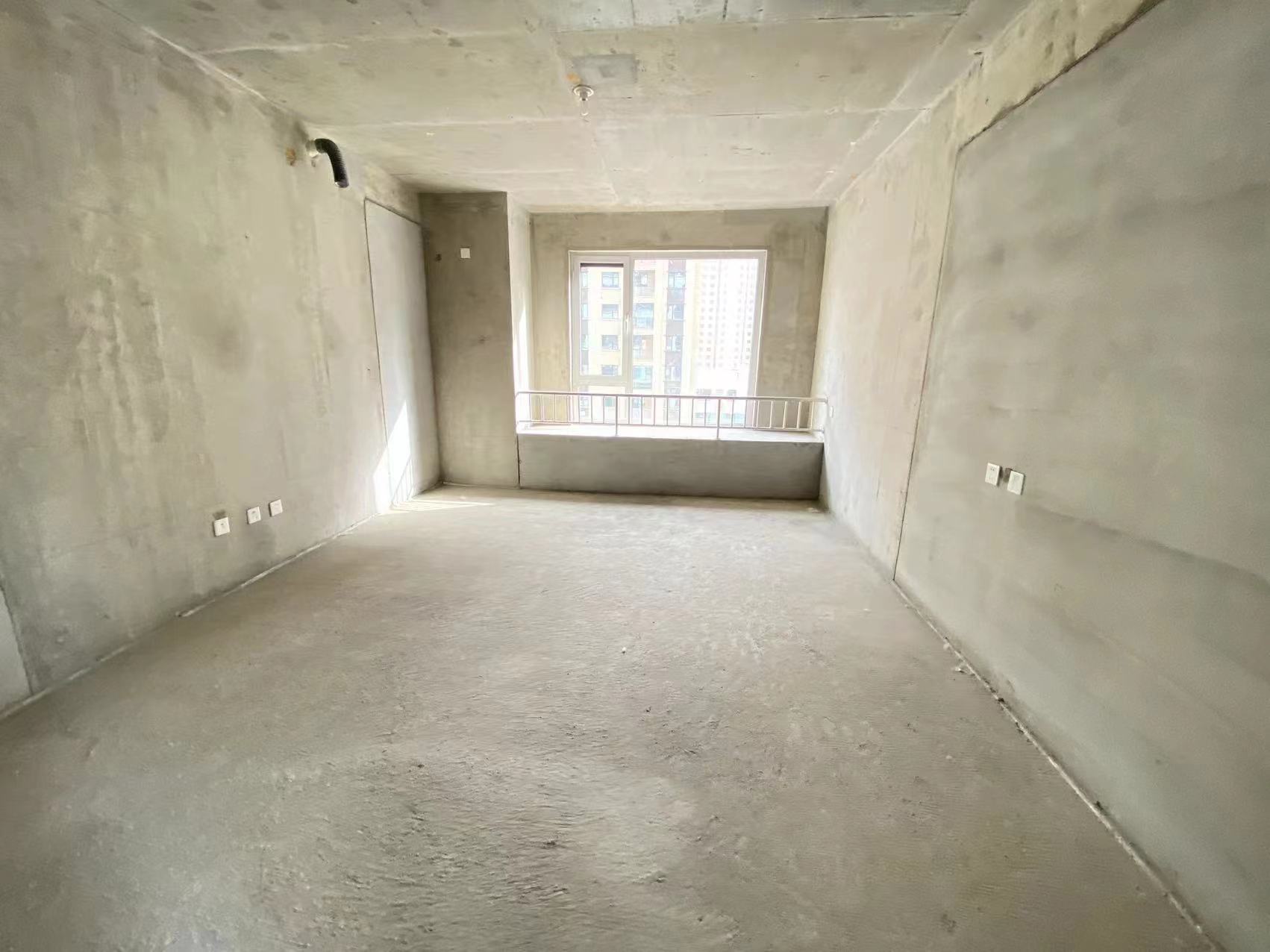 出售宝鸡高新区雍华公馆155平米，大四室，带一个车位，黄金楼层二手房