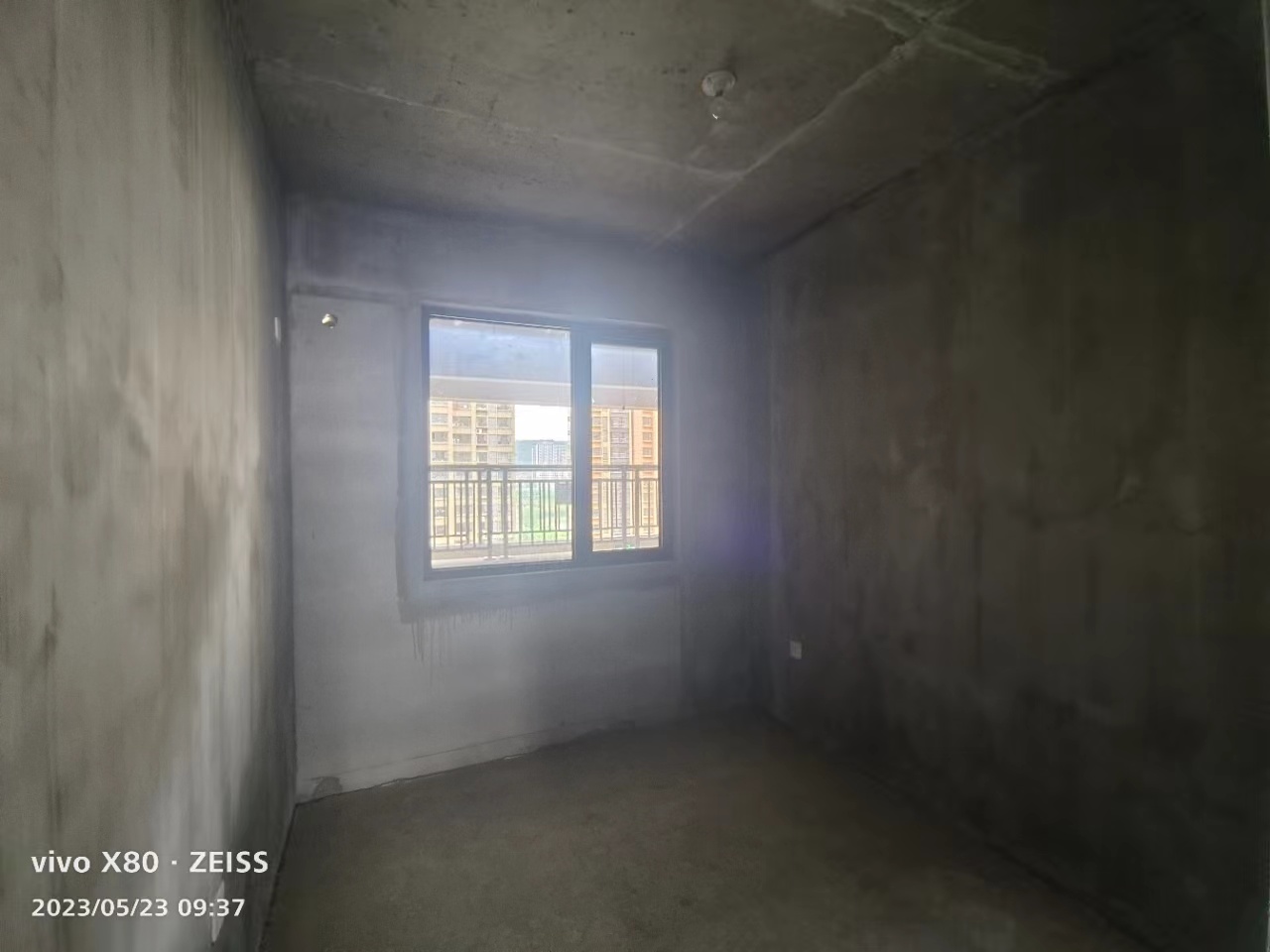 东高新十一路 周边近学校 近商超 配套齐全 交通便利