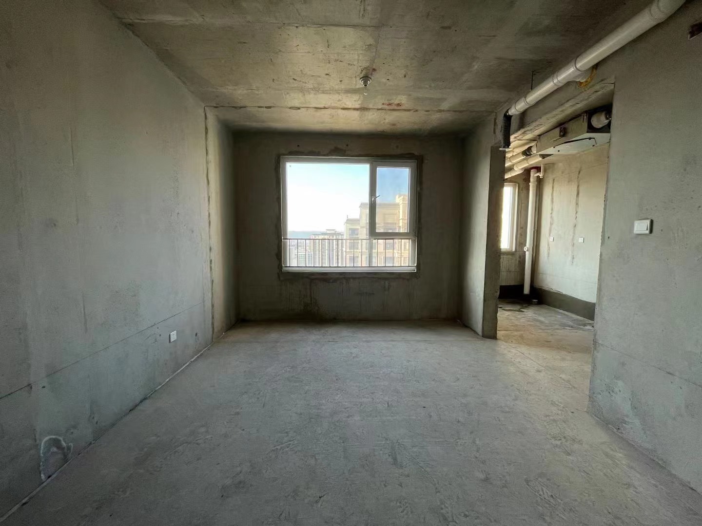 出售高新四路 雍华公馆三室 现房南北通透 可按揭 工抵房