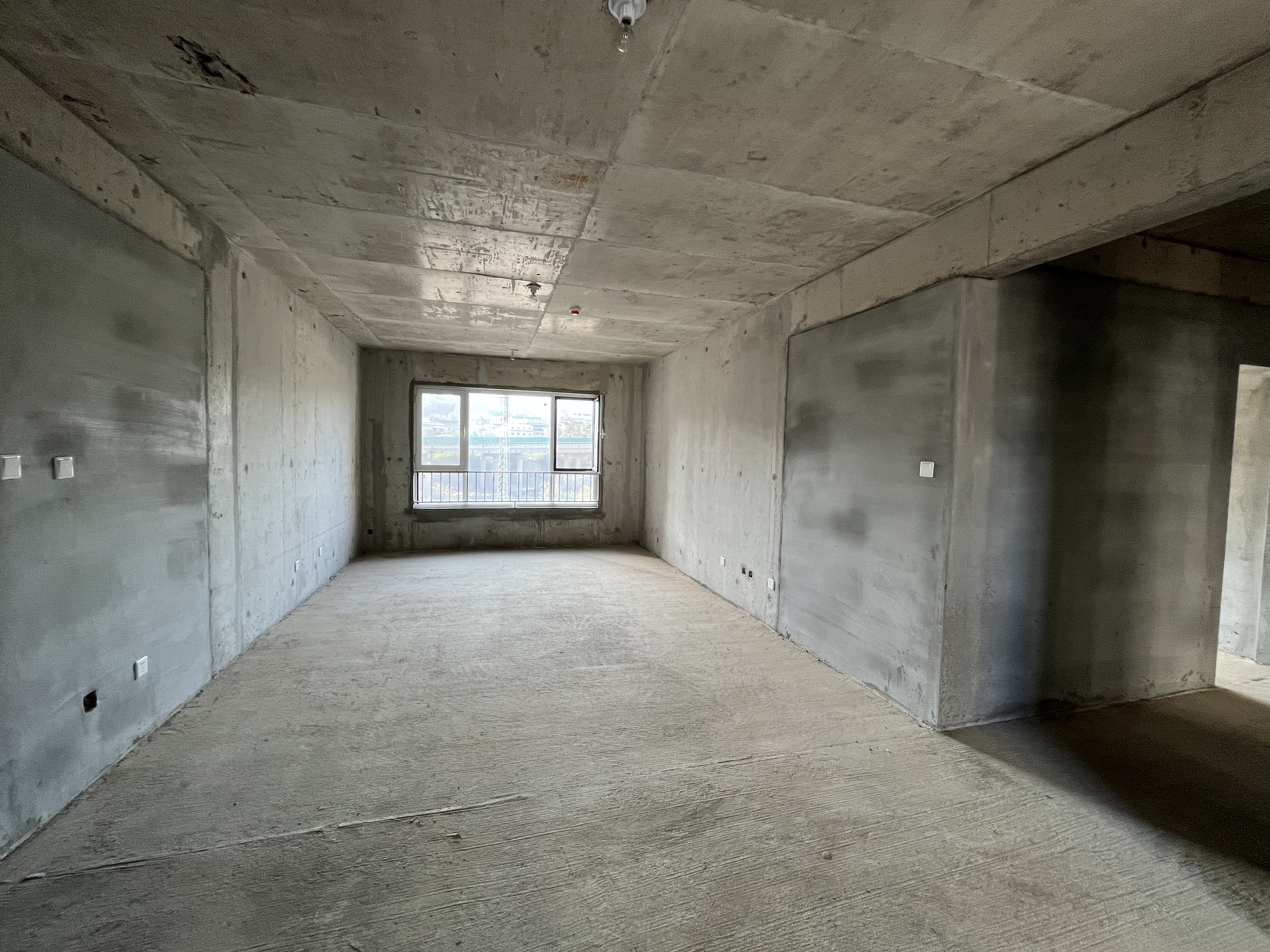 出售高新四路 雍华公馆三室 现房南北通透 可按揭 工抵房