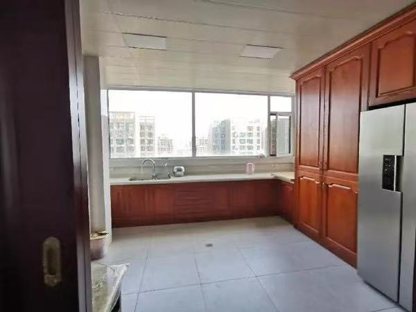 出售 美墅小区 288平 精装五室 高层高楼层 可按揭