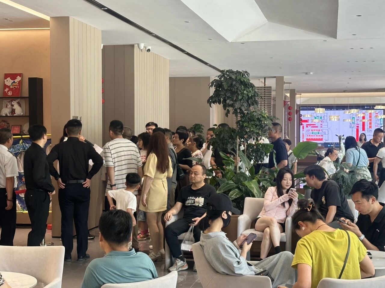 一位难求 | 聚旺·天玺云居车位开售火爆直击，再掀抢车位大战！