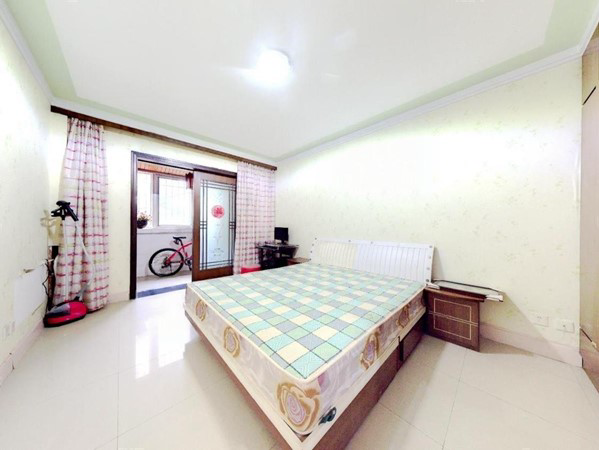 出售 方豪花园 105平 简装两室 多层低楼层 可按揭