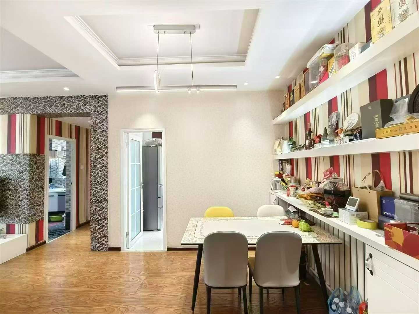 标题：出售 博众石景苑 121平 精装三室 小高层中间楼层