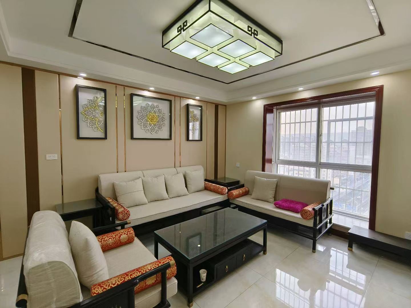 出售高新四路 盛景华都三室 南北通透 可按揭 精装修二手房