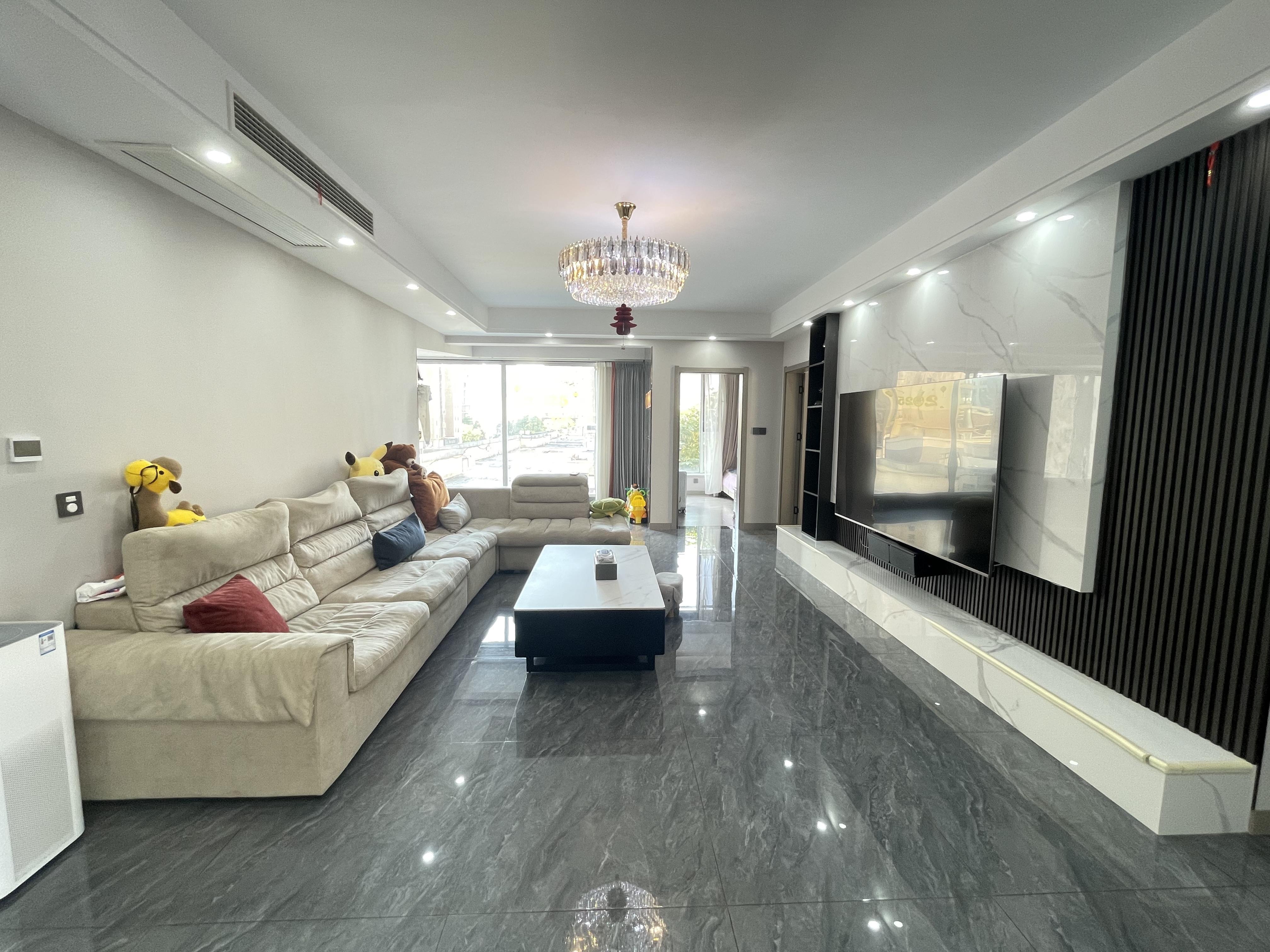 出售 美墅小区 160平 精装四室 小高层高楼层