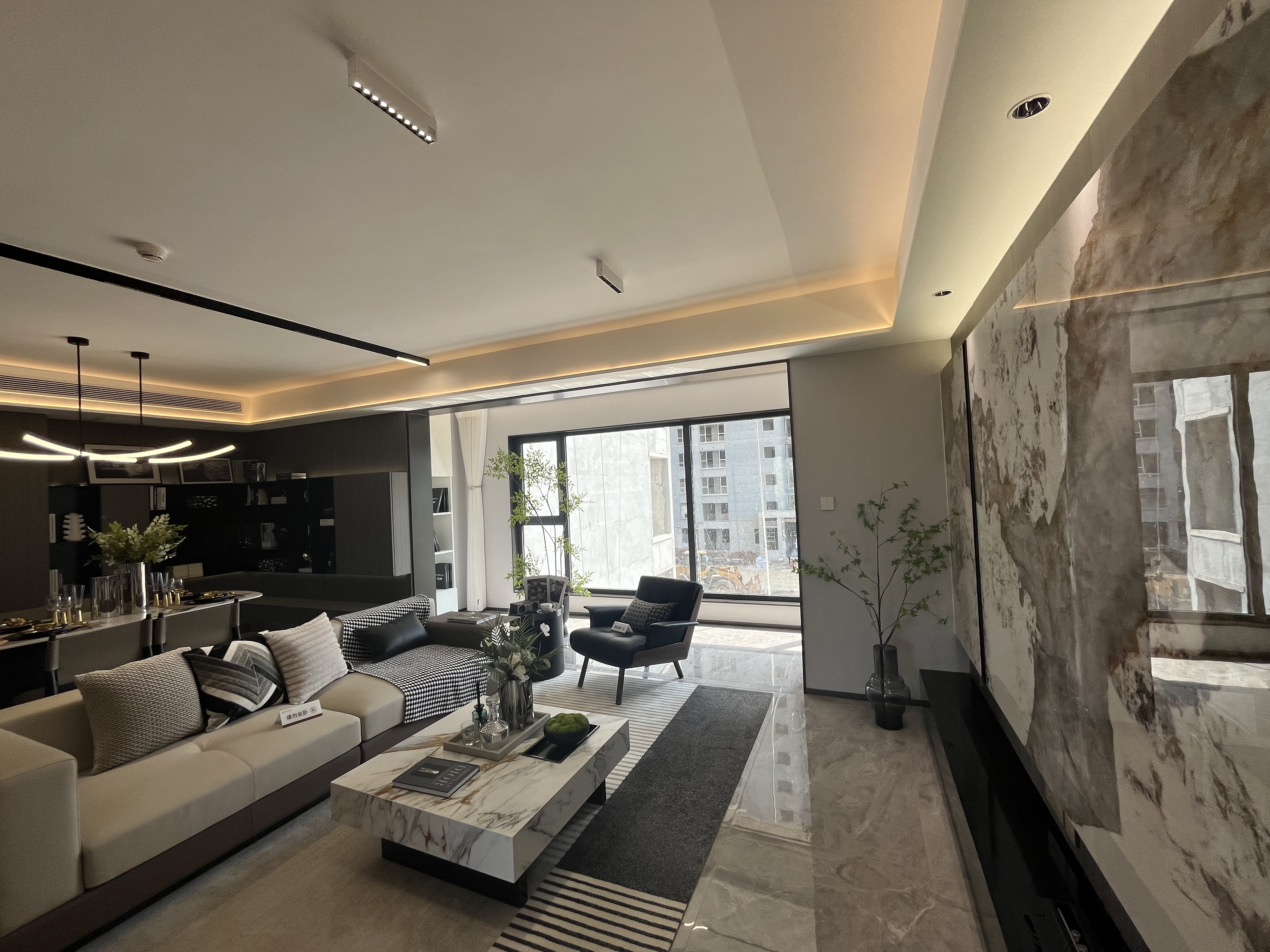 宝鸡二手工抵房 宝鸡轩苑雍华公馆三室 比售楼部便宜10万起