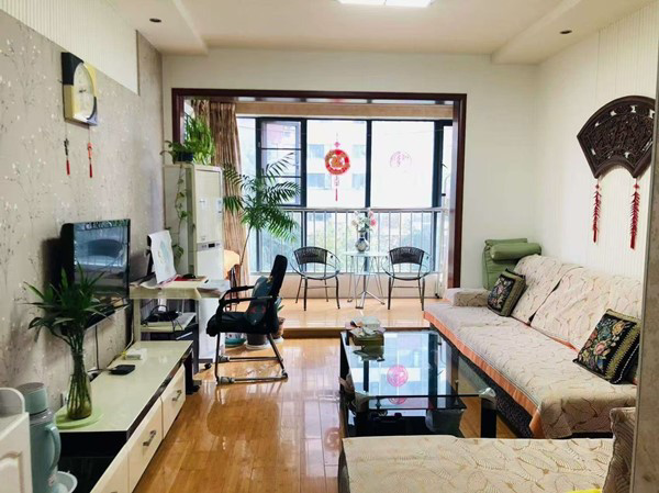 出售宝鸡市高新区水木清华101平米，大两室，精装二手房