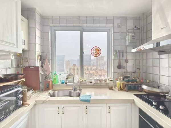 出售高新四路 永泰名苑三室 精装修好楼层 可按揭 二手房