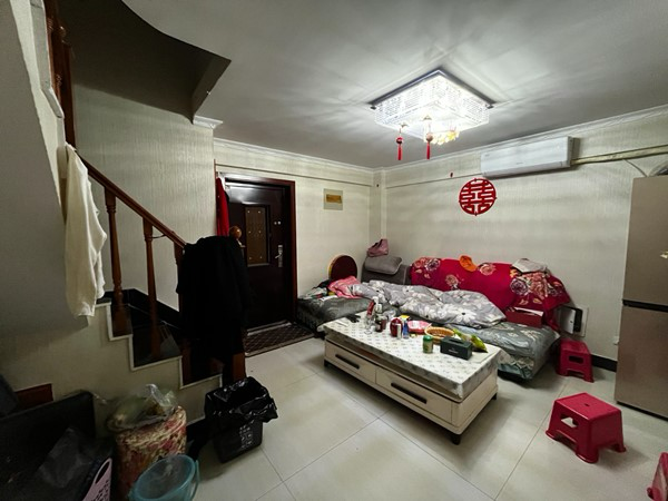 出售高新四路 永泰名苑三室 中间楼层 有本可按揭 二手房