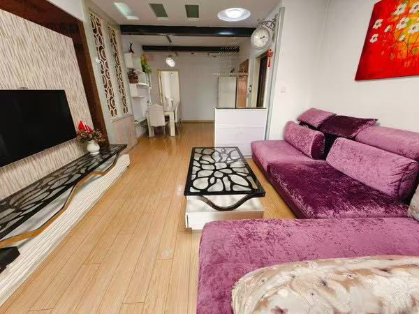 出售新福园 百翠园小三室 精装修好楼层 有本可按揭 二手房