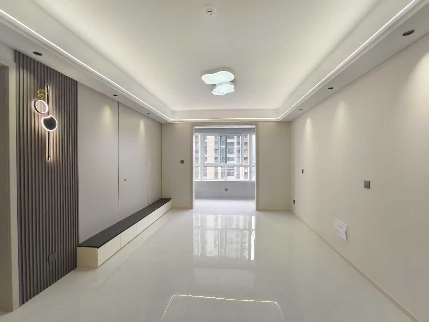 东高新十一路 华隆幸福里小三室 配套齐全 交通便利