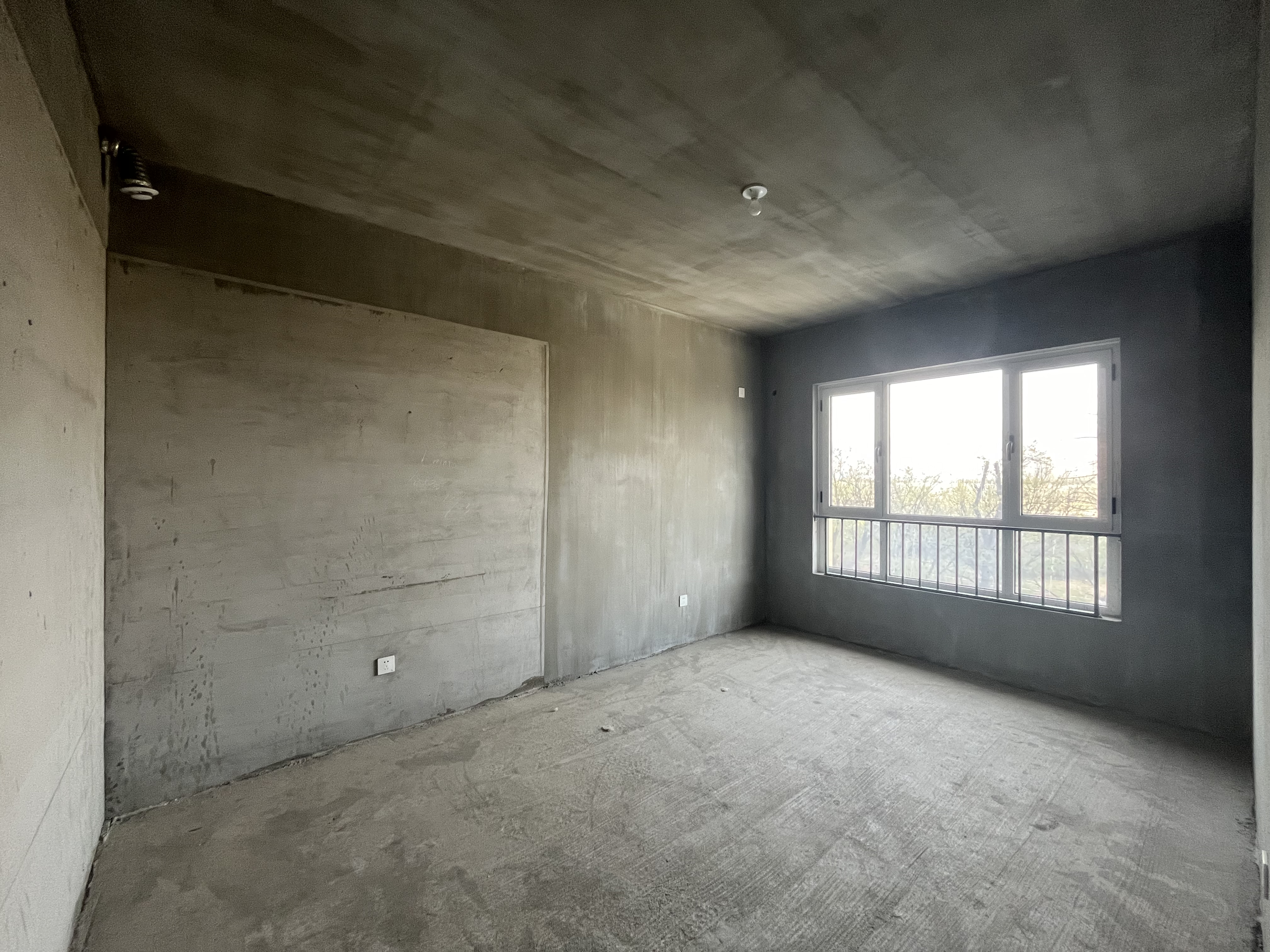 出售四季花城 大三室 周边有学区 可按揭捡漏特价