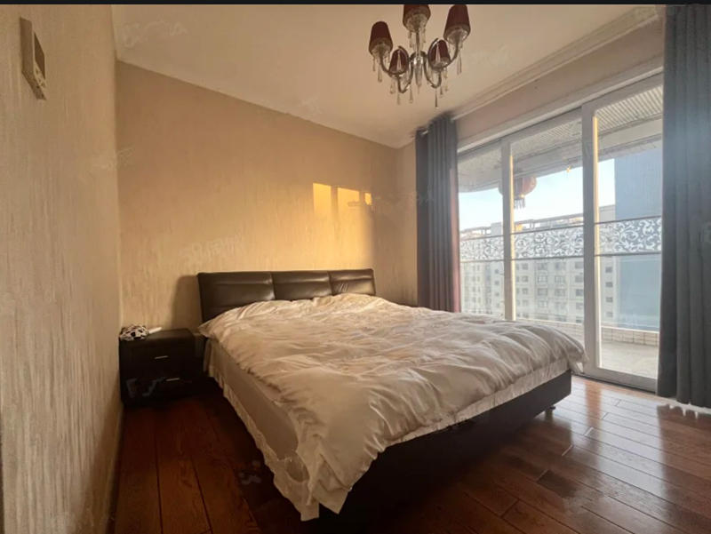 出售高新四路 美墅小区四室 南北通透全明户型 可按揭 二手房