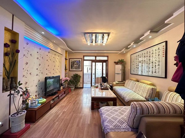 出售高新三路高新佳园三期大三室可按揭