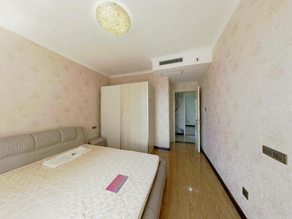 出售 盛世观邸 135.43平 精装三室 高层中间楼层