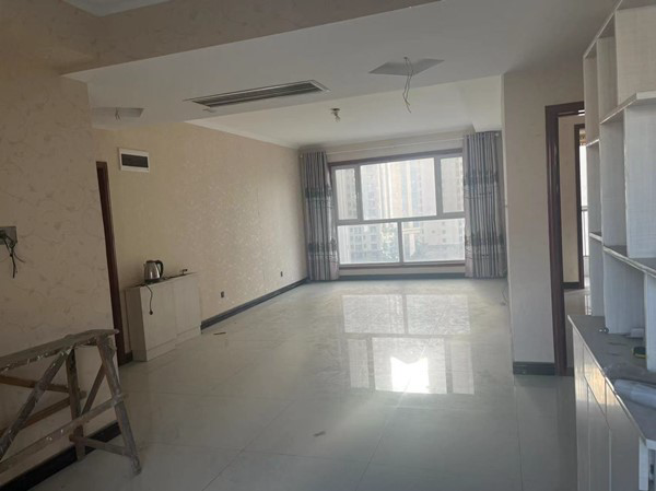 盛世官邸周边近学校 近商业 近市场 交通便利 配套齐全