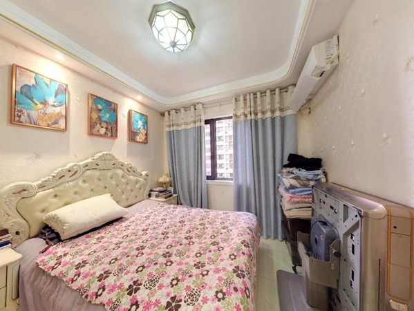 出售 世纪景元 132平 精装三室 高层低楼层 可按揭