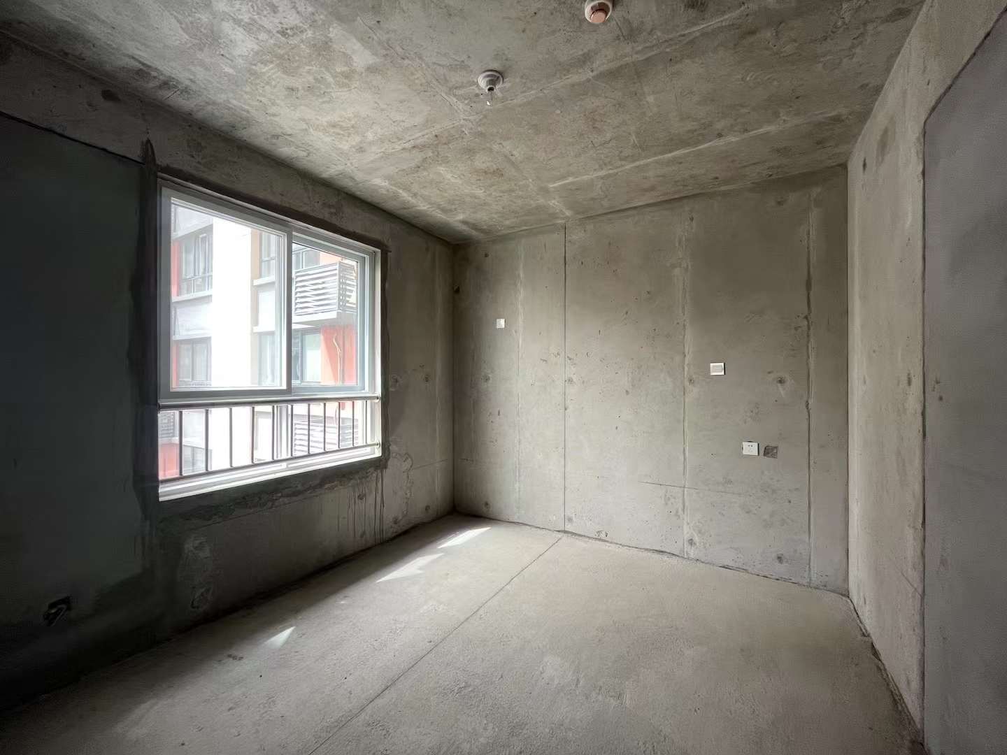 好像四路 世纪景园二手房130 可以随时看房办手续 可以办按揭